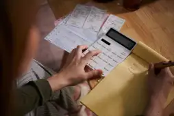 Estratégias para controlar os gastos com cartão e evitar o endividamento